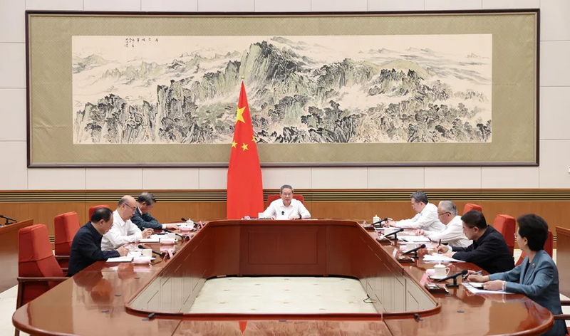 李强主持召开国务院党组会议.png